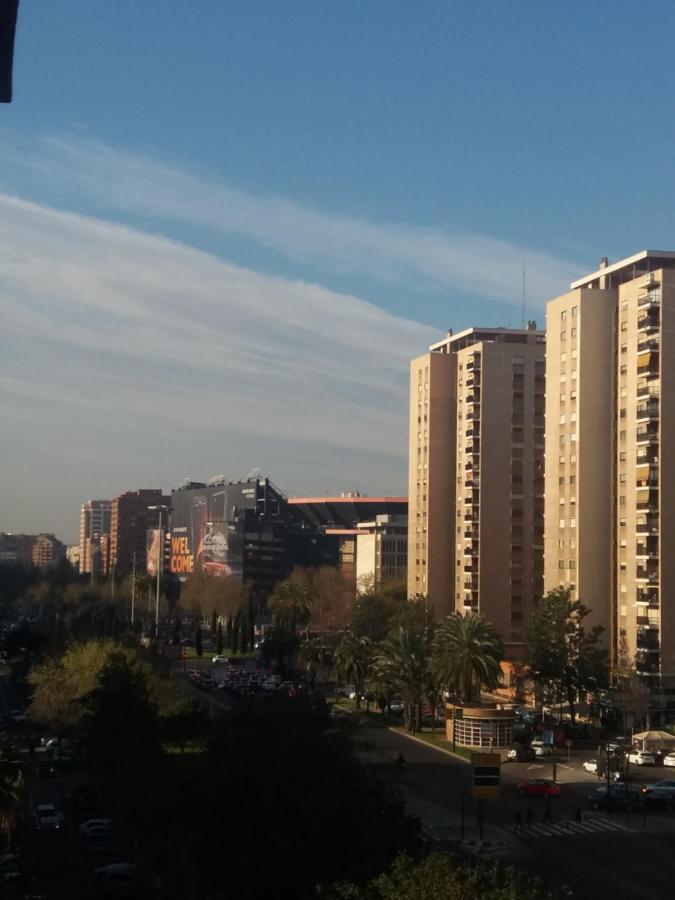 Mestalla Paradise Hotel Valencia Exterior photo